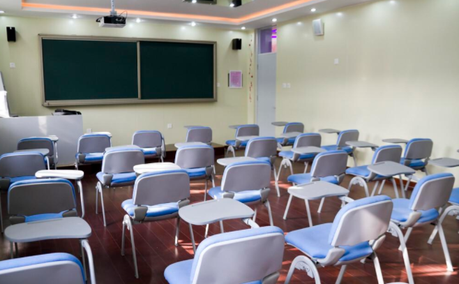 image.png 　　教室是学生学习的地方，所以它的亮度尤为重要