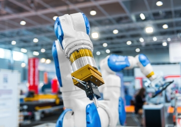 如何利用人工智能来推动制造业价值链发展？